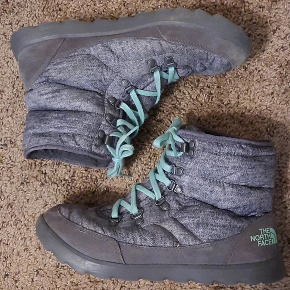 THE NORTH FACE women's snow boots with icepicks